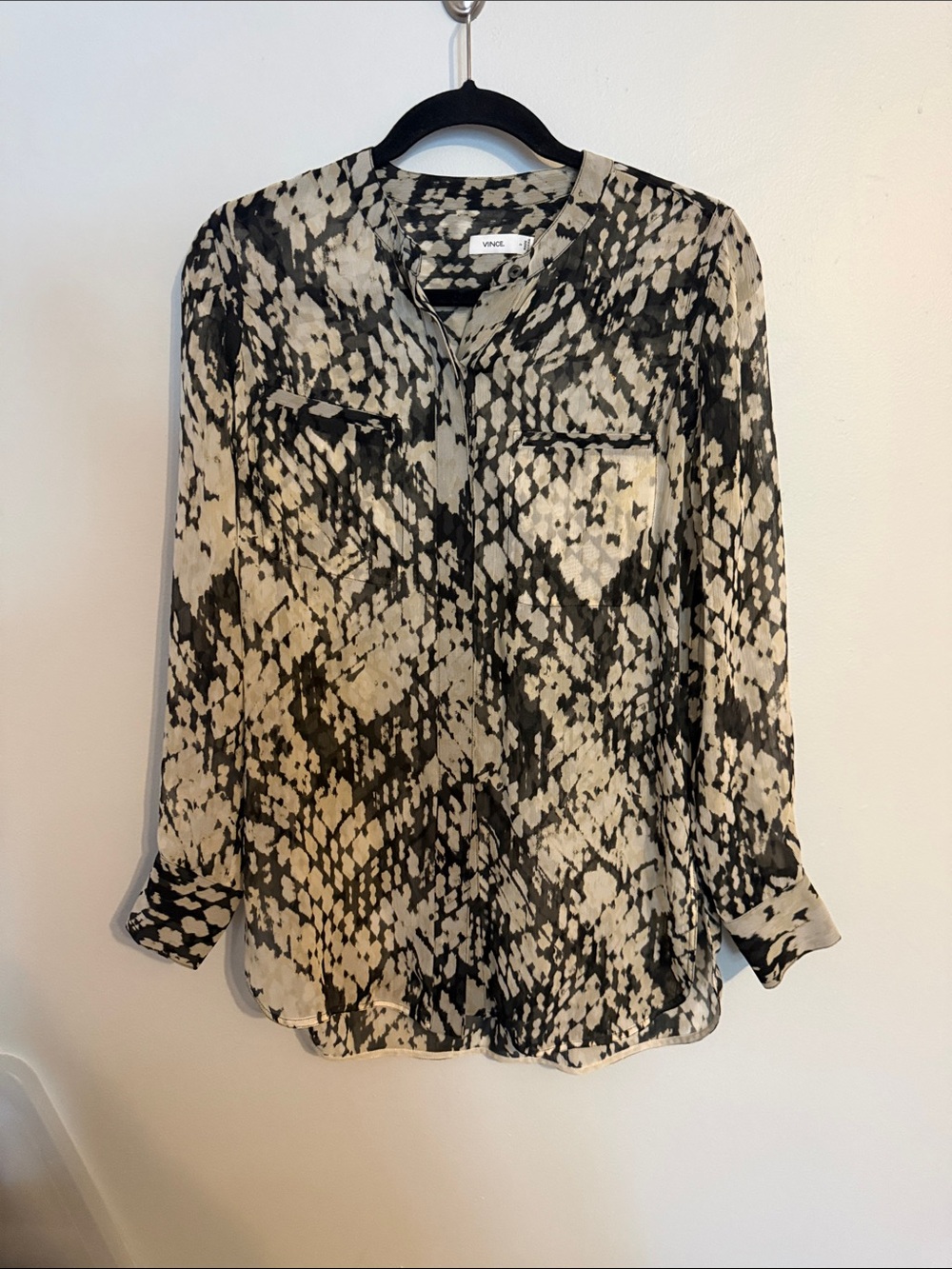 Vince 100% Silk Snakeskin Print Blouse Size 2 Long Sleeve Pocket Top